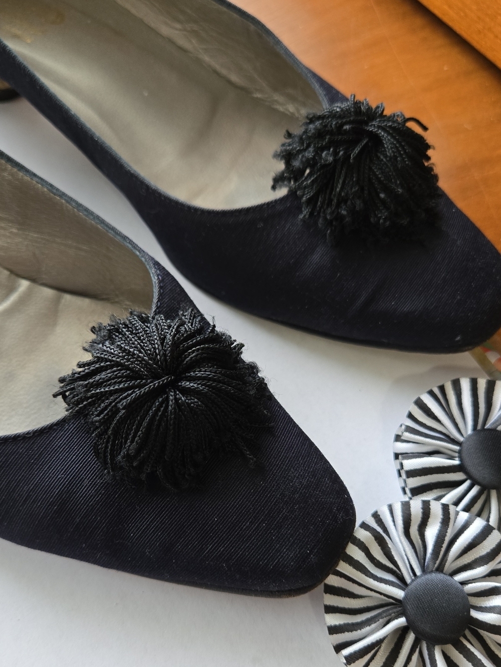 Vintage Shoe Clips 2 pairs of black & white Shoe Clips